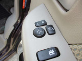 ドアミラーの鏡面の調節、格納は運転席からすべて操作できます!