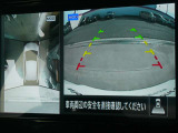 全周囲カメラが、駐車をアシスト。4つの高解像度カメラで車の周囲を撮影!見えにくい死角の駐停車も驚く程に楽々です。バックカメラは、車庫入れの時は勿論、後方の安全確認もできて安心です♪