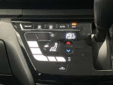 段差のないパネルスイッチのオートエアコン付きです。予め温度設定すれば後はセンサーが感知して設定温度を保ってくれますので快適なドライブが楽しめます。雨の日のガラスの曇りもなく安全な運転ができます。