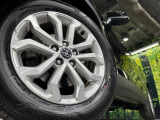 【純正17インチアルミホイール】外観にマッチした純正アルミホイールを装着しております。各種社外アルミホイールや、スタッドレスタイヤも取扱いしております。是非ご相談ください♪