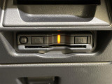 【ETC】有料道路を利用する際に料金所で停止することなく通過できる、ETC車載器(ノンストップ自動料金収受システム機器)が装備されています。セットアップを行うことで利用可能になります。
