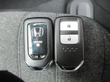 スマートキー付!キーを取り出さなくてもドアロックの施錠・開錠、エンジンの始動が出来ます!雨の日や荷物の多い日にとても便利ですね♪