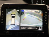 前後左右4つのカメラで、上から見たような映像をお届け、駐車時も安心、アラウンドビューモニター付(肉眼では確認し辛い左前の映像に切り替えることも可能です)。