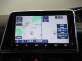 純正ナビを装備。タッチパネル式で使いやすく、お出かけもラクラクです。