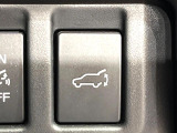 【パワーバックドア】スマートキーや運転席のボタンを押すだけでリアゲートが自動で開閉します!荷物を持っている時や、高い位置にあるバックドアを閉める際に便利な機能です♪