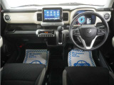 運転にかかわる様々な操作を安全に行えるように視点移動が少なく、操作性に配慮されたスイッチ類が凝縮されたコクピットです。