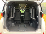 普段のお買い物や通勤、送迎等に十分な荷室スペースを確保しております。セカンドシートを倒すと、大きな荷物の積載も可能です♪