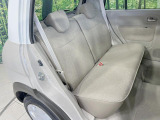 後部座席も気になるようなキズ・汚れやへたり等、大きなダメージはなく、良好な状態です。