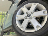 【純正15インチアルミホイール】外観にマッチした純正アルミホイールを装着しております。各種社外アルミホイールや、スタッドレスタイヤも取扱いしております。是非ご相談ください♪
