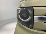 LEDヘッドライトは、点灯の瞬間から最大光量を発揮し、突然暗くなるトンネルなどでの安定感を高めます。