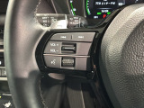 ステアリングにオーディオ操作スイッチが付いています。オーディオ画面に直接タッチしなくても操作が出来ますので、運転に集中できます。