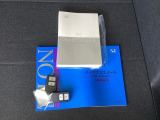メンテナンスノート【整備記録簿】、取説も揃っています。スマートキーはバッグなどにしまったままボタン操作でエンジンの始動・停止ができて大変便利です。