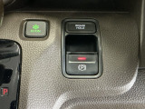 パーキングブレーキはスマートな電子制御式と合わせて渋滞時等にブレーキペダルから足を離しても停車状態を保持してくれるオートブレーキホールド機能で運転が楽になります。スタートはアクセルペダルを踏むだけ