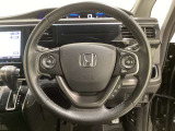 ハンドルにHondaセンシング系のクルーズコントロールやレーンキープアシストなどのスイッチと、オーディオの操作スイッチが装備されています。ハンドルから手を離さず安全に操作できます。