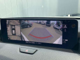 【360&deg;ビューモニター】  とても分かりやすい、クルマの上から見下ろしたような映像で、駐車サポートをしてくれます。