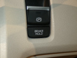 【ブレーキホールド】信号待ちなどでブレーキを踏み続けなくともブレーキがキープされます!アクセルペダルを踏むと解除され発進することが可能です!