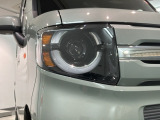 LEDヘッドライトは、点灯の瞬間から最大光量を発揮し、突然暗くなるトンネルなどでの安定感を高めます。