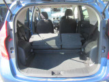 ラゲッジルームです。後席を倒せば大きな荷物も積み込み可能です☆