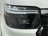 LEDヘッドライトは、点灯の瞬間から最大光量を発揮し、突然暗くなるトンネルなどでの安定感を高めます。