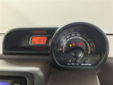 とっても見やすいメーターです。夜間時はラグジュアリーな気分にさせてくれる照明が魅力ですので、夜のドライブも楽しみになりますよ♪