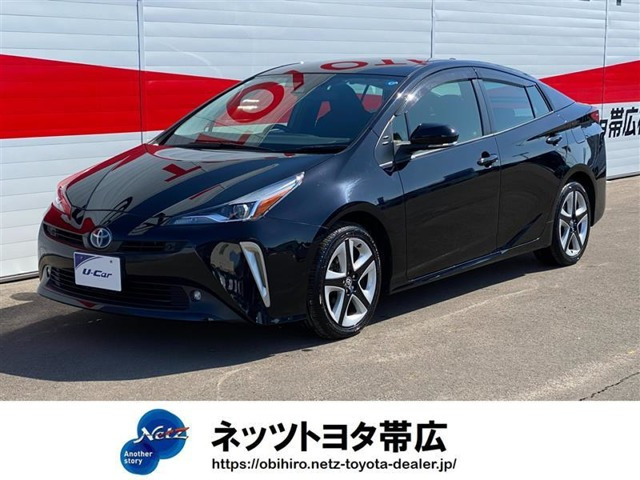 プリウス1.8 S セーフティ プラスII E-Four 4WD