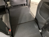 リアシートは簡単に倒すことができるので、ラゲッジルームも広がります。