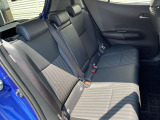 後部座席も気になるようなキズ・汚れやへたり等、大きなダメージはなく、良好な状態です。