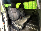 後部座席も気になるようなキズ・汚れやへたり等、大きなダメージはなく、良好な状態です。