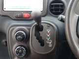 ゲート式のシフトレバーを装備しております!直感的に操作できますので、誰でも使いやすいですね(^^♪