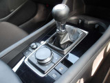 操作のしやすいシフトレバーになっています!