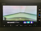 【バックカメラ】運転が苦手な方も車庫入れラクラクです!ギアをリバースに入れれば自動的に切り換わりますので、面倒な操作は不要です♪狭い駐車場もお車を傷つけず安心ですね!