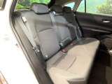 後部座席も気になるようなキズ・汚れやへたり等、大きなダメージはなく、良好な状態です。