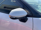 付いているだけで高級感のUPするウィンカー内蔵サイドミラー♪もちろん見た目だけでなく、対向車からの視認性の向上につながり、安全度もUP☆