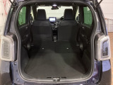 リアシートを倒すと、ラゲッジスペースを広くお使いいただけます!