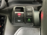 パーキングブレーキはスマートな電子制御式と合わせて渋滞時等にブレーキペダルから足を離しても停車状態を保持してくれるオートブレーキホールド機能で運転が楽になります。スタートはアクセルペダルを踏むだけ