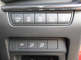 【2Wayドライビングポジションメモリー機能】お二人のシートパターンを記憶することができますので、運転時はボタン一つでシート調節できますね。