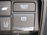 【電子制御パーキングブレーキとオートブレーキホールド】ワンタッチで操作できるので、力をいれずにブレーキがかけられるので便利です。