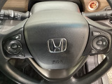 ハンドルにHondaセンシング系のクルーズコントロールやレーンキープアシストなどのスイッチと、オーディオの操作スイッチが装備されています。ハンドルから手を離さず安全に操作できます。