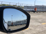 【ブラインドスポット】車線変更時に目視できない車を検知すると、検知した側のミラーに警告ライトが点灯します!