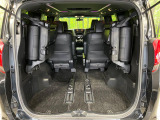 後席を格納すると、これだけの広さが!シーンに合わせたシートアレンジで、大きな荷物も積むことが出来ます♪