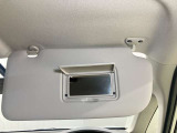 【運転席サンバイザー】鏡が付いているのでメイク直しなどにも便利★