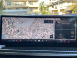 【純正ナビゲーション】BMWのナビゲーションは操作性も良く、詳細な地図情報と交通状況を見やすく表示し、快適なドライビングをサポートしながら目的地までナビゲートします。