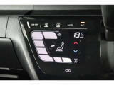 スイッチも大きく使いやすいレイアウトの空調操作パネルです!操作もしやすく車内をいつでも快適にドライブできるオートエアコンとなっております!