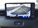【バックカメラ】運転が苦手な方も車庫入れラクラクです!ギアをリバースに入れれば自動的に切り換わりますので、面倒な操作は不要です♪狭い駐車場もお車を傷つけず安心ですね!