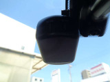 運転状況を、映像と音で記録するドライブレコ-ダ-。設定・画像の再生などをスマ-トフォンのアプリから簡単に操作が行えます。お問い合わせは03-5672-1023へ