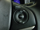 ハンドル右側にはクルーズコントロールのスイッチが装備され運転中の操作も安心して行えます!