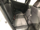 【後部座席】も当然、綺麗・清潔に仕上げております。内装の綺麗なお車は気持ちが良いですし、コンディションのいい車が多いです。これもオススメの1台です。