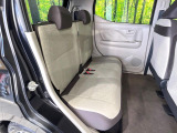 後部座席も気になるようなキズ・汚れやへたり等、大きなダメージはなく、良好な状態です。