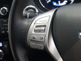 ステアリングスイッチ付き。前方から目を離すことなく操作することが可能です。