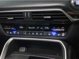 オート式エアコンは操作性が良好です。運転席と助手席にはシートヒーターとシートクーラーが装備されています。一年中快適な運転環境を提供します。